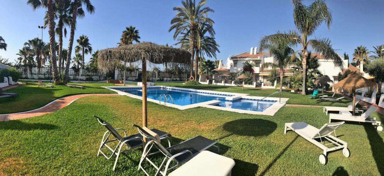 Beachfront Oasis In Costa Del Sol. Caleta De Velez Bagian luar foto