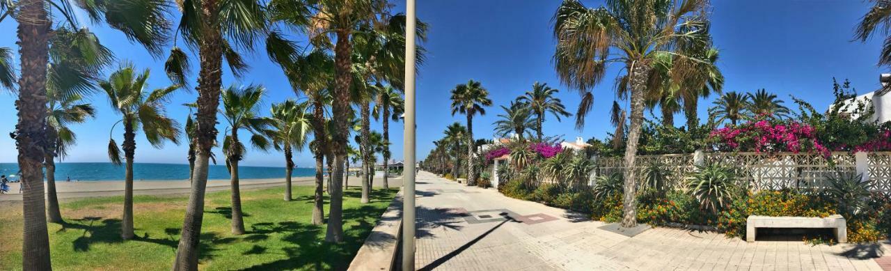Beachfront Oasis In Costa Del Sol. Caleta De Velez Bagian luar foto