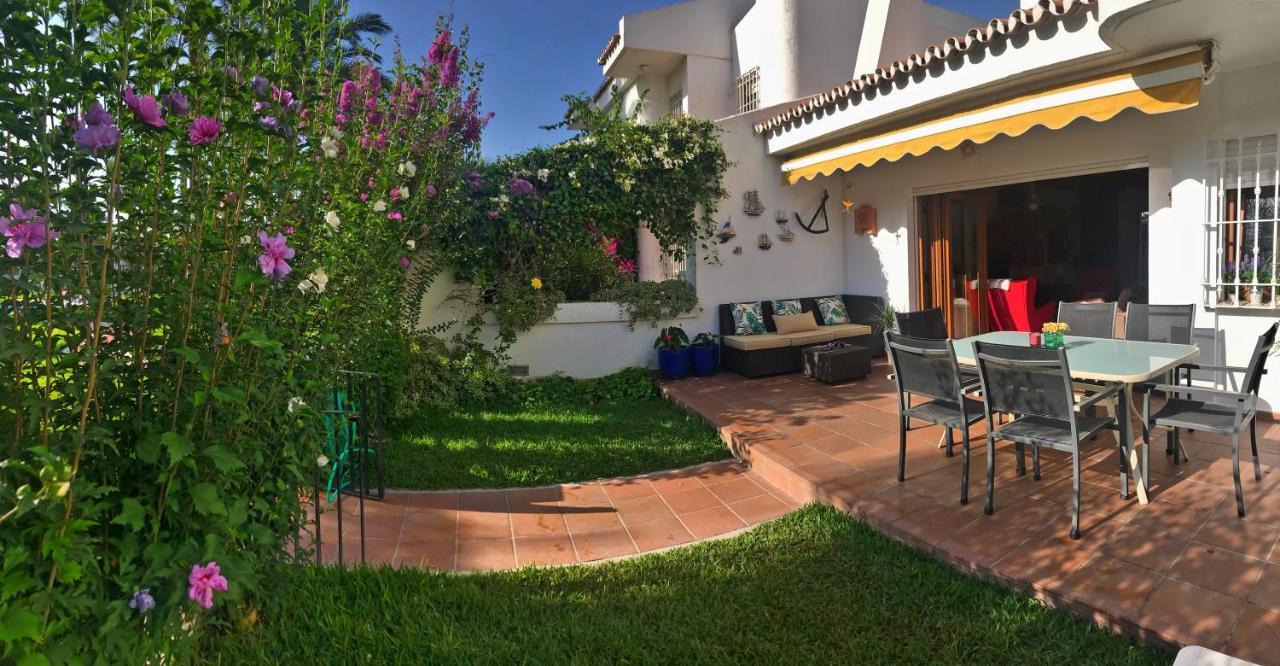 Beachfront Oasis In Costa Del Sol. Caleta De Velez Bagian luar foto