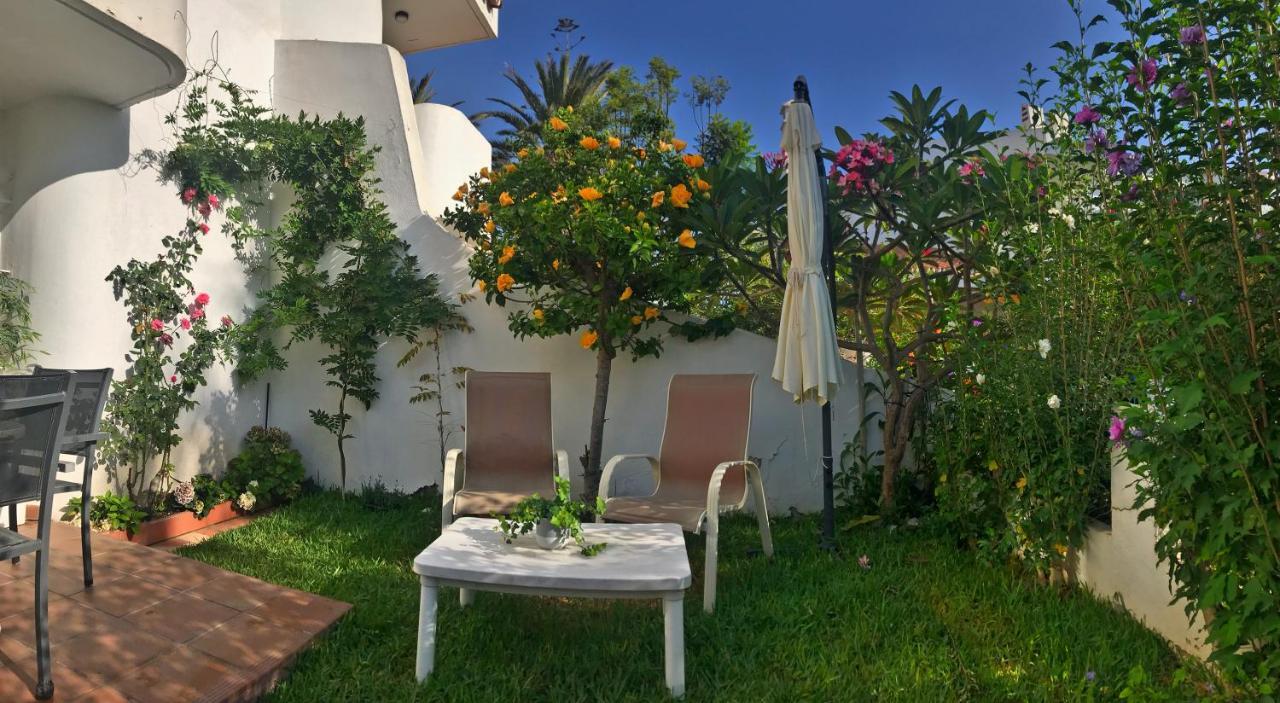 Beachfront Oasis In Costa Del Sol. Caleta De Velez Bagian luar foto